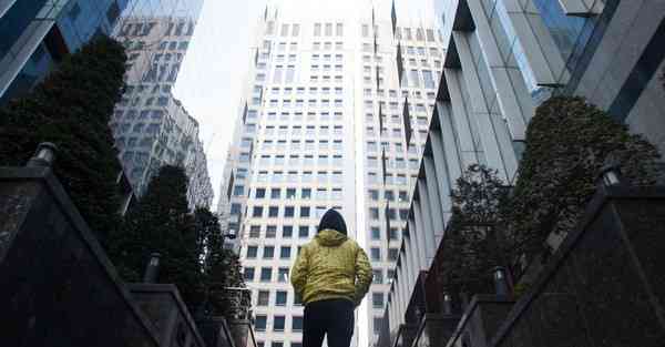 人工智能机器人和人谈恋爱