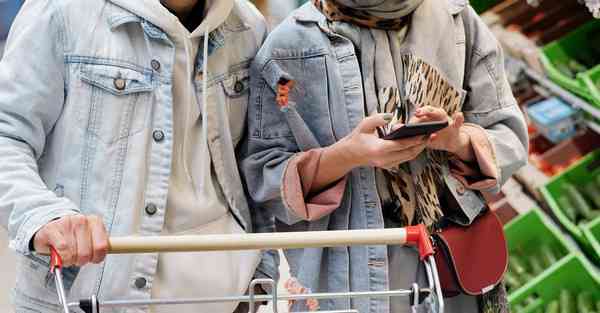 人工智能机器人和人谈恋爱