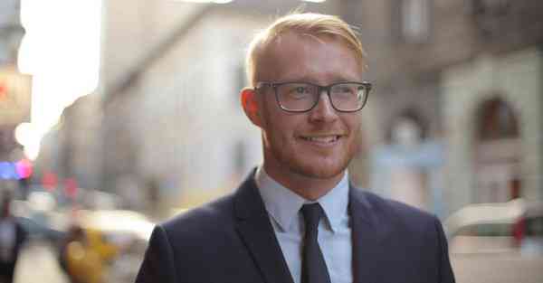 人工智能机器人可以挣钱